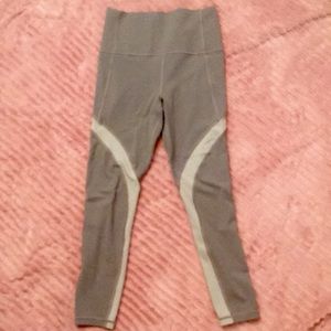 Athleta Salutation Stash pocket 7/8 Leggings Sz XS